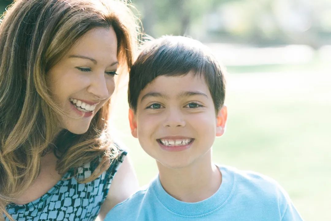 如何将孩子成功送进心理治疗室?洛莉·戈特利布说养育 如何将孩子成功送进心理治疗室?洛莉·戈特利布说养育