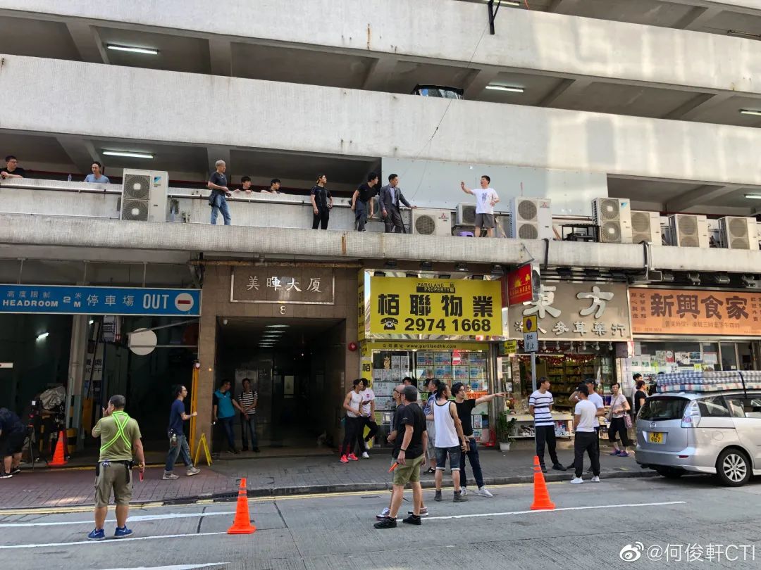 我六岁时,就被人用枪指着头 我六岁时,就被人用枪指着头