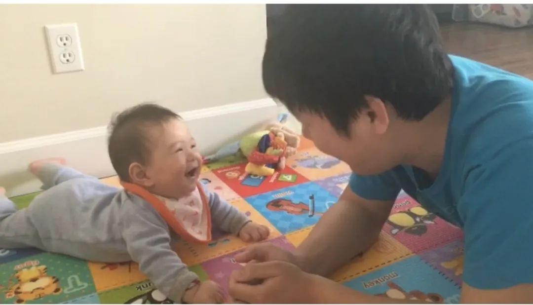 在让人恐惧和压抑的时代，笑声不仅是被允许的，而且是必要的