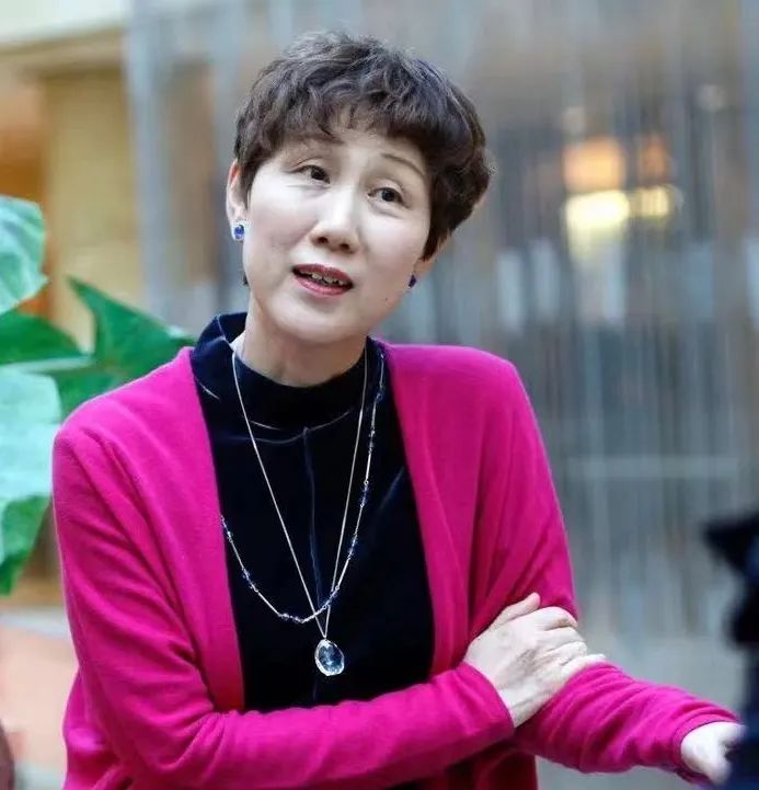 她书单访谈|深圳作协主席李兰妮:长期与抑郁抗争,人性经疾苦凸显 她书单访谈|深圳作协主席李兰妮:长期与抑郁抗争,人性经疾苦凸显