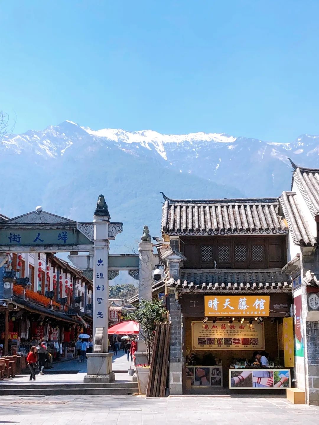 在大理，除了喂奶，这些男人承包了育儿和家务