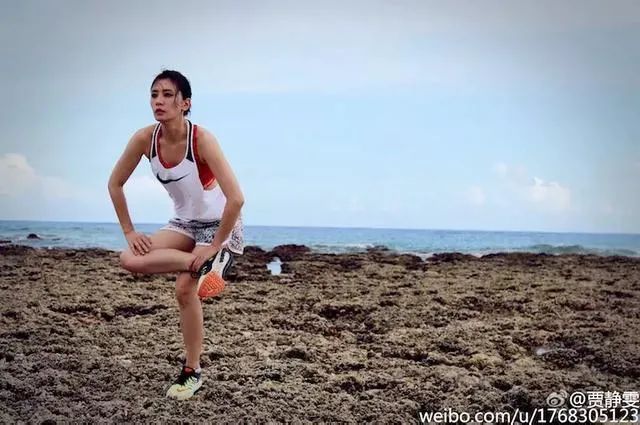 40岁后人生重来，普通女孩从贾静雯身上学什么？