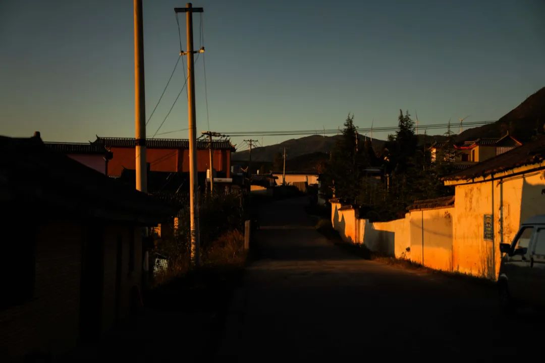 云南丽江｜藏在黄昏中的彝族村落