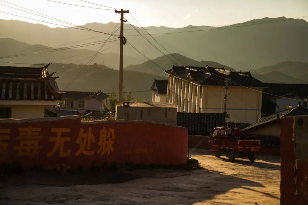 云南丽江｜藏在黄昏中的彝族村落